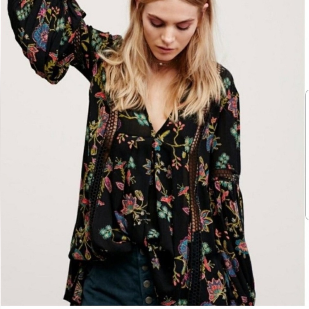 Free People Black Floral Print Tunic size S V-Neck